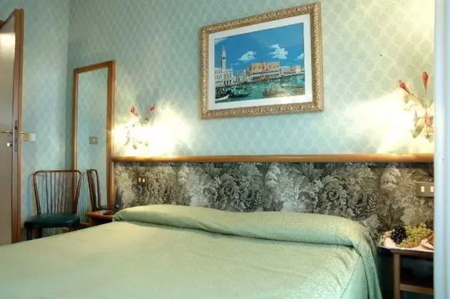 Venezia Hotel - Oda