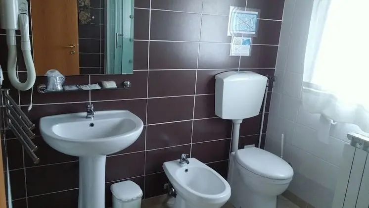 Venice Mestre Tourist Accommodation, Quiet Room With Wifi and Free Parking - Banyo Özellikleri
