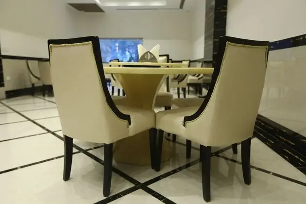 Venizia Sarovar Portico Delhi - Yerinde Yemek