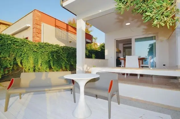 Villa Venus With Direct Access to the Beach - 1