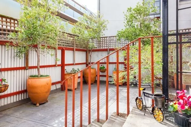 VERA, 1BDR South Melbourne Apartment