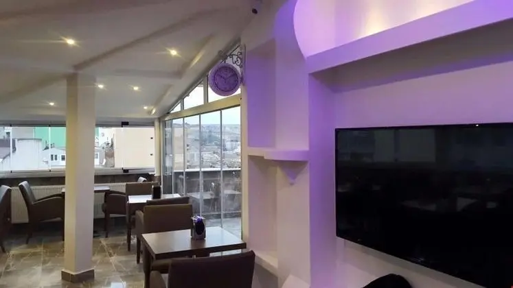 Vera Hotel - Lobi