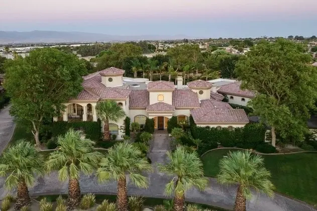 Villa Verbena by Avantstay Expansive Estate w/ B-ball Court, Pool/spa & Entertainer's Yard