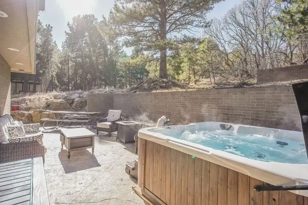 Verdant Oasisluxury, Traveler's Home W/hottub! - Spa