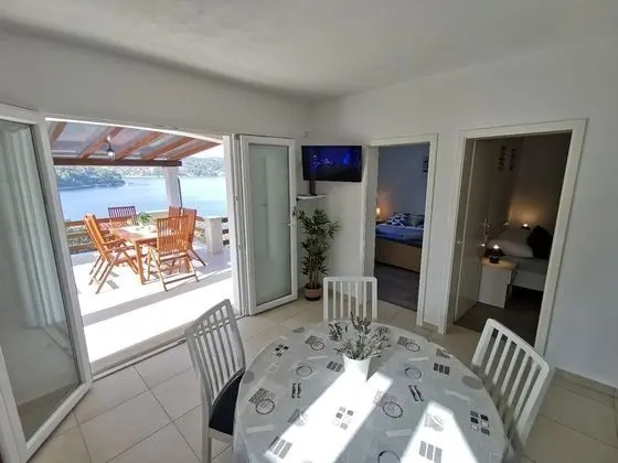 Vers - 35m From the sea - H - Yerinde Yemek