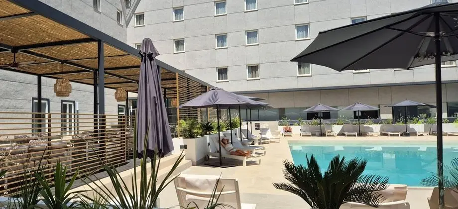 Hotel Vertice Sevilla Aljarafe - Havuz