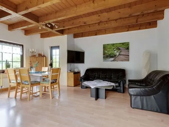 Very Cosy Holiday Home in Olsberg With Wood Stove, Garden, Balcony and Carport - Yerinde Yemek