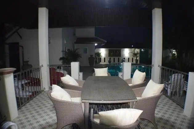 Very Large Villa Suitable for a Large Group up to 10 People or Even 2 Families - Dış Mekan