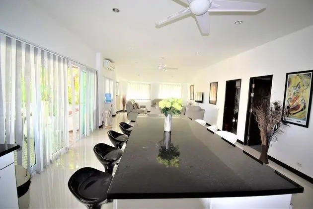 Very Large Villa Suitable for a Large Group up to 10 People or Even 2 Families - Yerinde Yemek