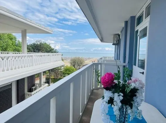 Very Nice Apartment Facing the Beach in Lovely Complex - Beach Place Included