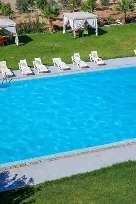 Very Nice Apartment With Pool and Garden