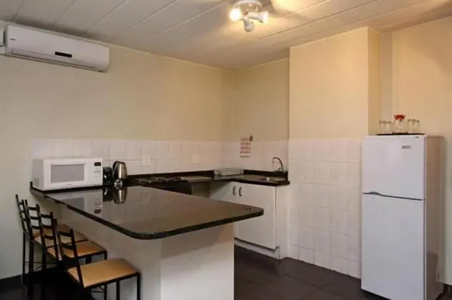 Vetho 2 Apartments OR Tambo Airport - Mutfak