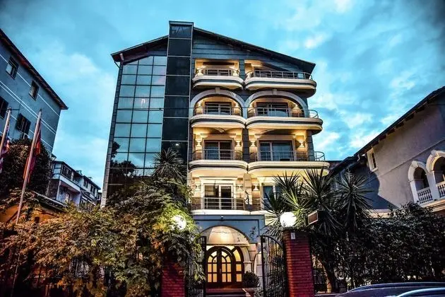 VH Broadway Tirana Hotel - Dış Mekan