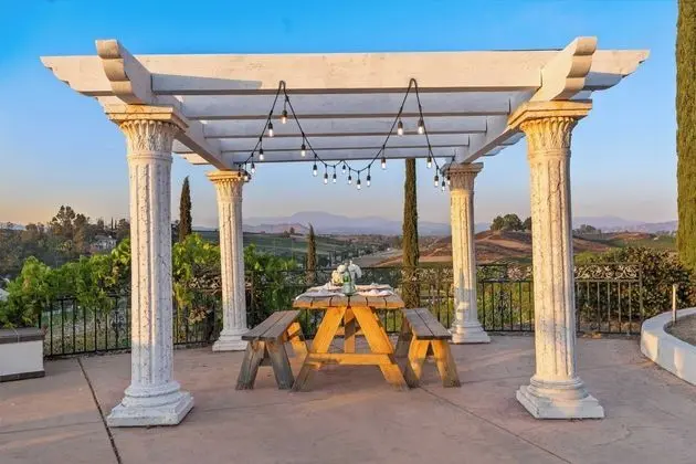 Via del Sur by Avantstay Private Spanish Villa w/ Views Walk to Wineries! - İç Mekan