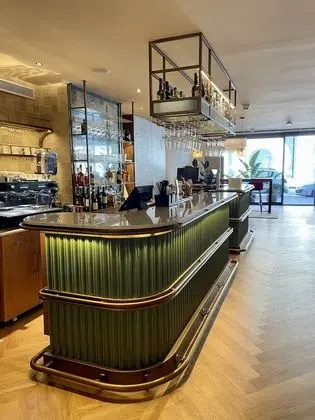 Via Sants Hotel Barcelona, Tapestry Collection by Hilton - Yerinde Yemek