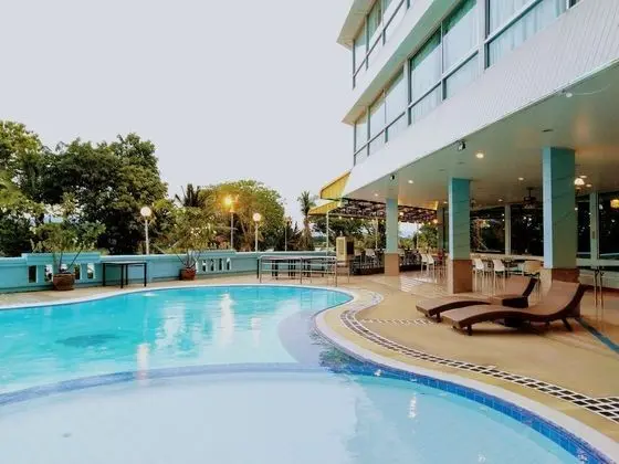 The Viangtak Riverside Hotel