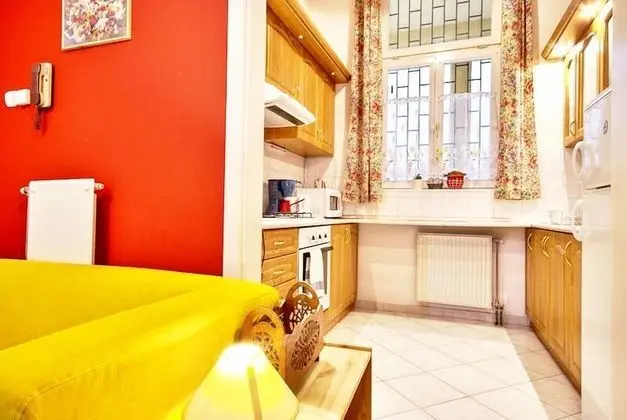 Vibrant 3 Bedroom Apartment In The Pulsing Heart Of Budapest - İç Mekan