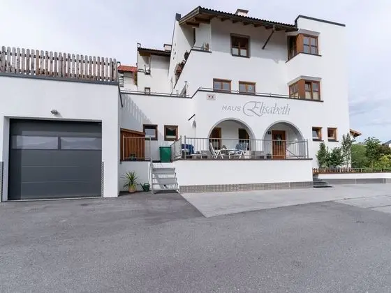 Vibrant Apartment near Ski Area in Fiss - Dış Mekan