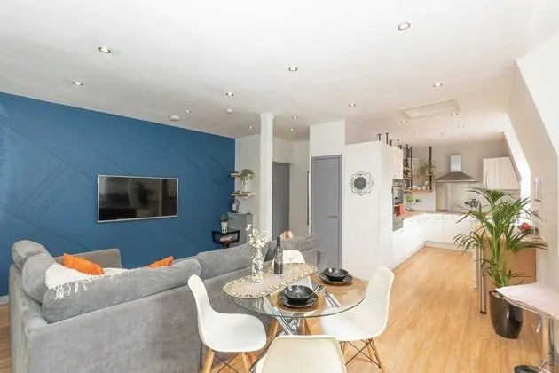 Vibrant City Centre Living - Öne Çıkan Resim