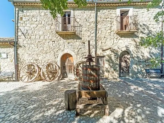 Vibrant Cottage near Lake in Bomba - Öne Çıkan Resim
