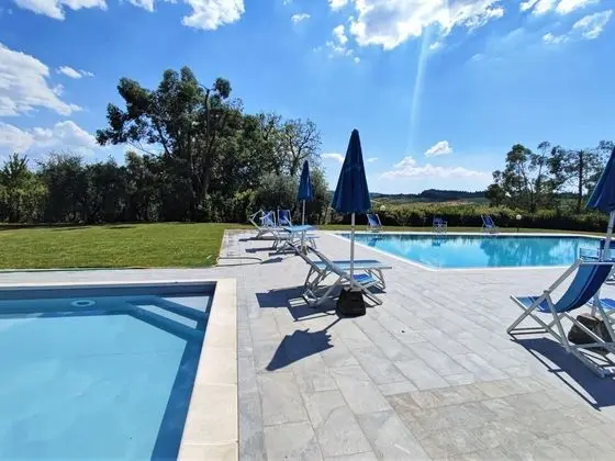 Vibrant Holiday Home in Gambassi Terme With Bubble Bath - Havuz