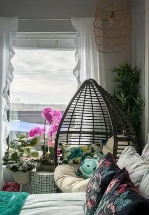 Vibrant Studio with a Deck Patio in West Nashville - İç Mekan