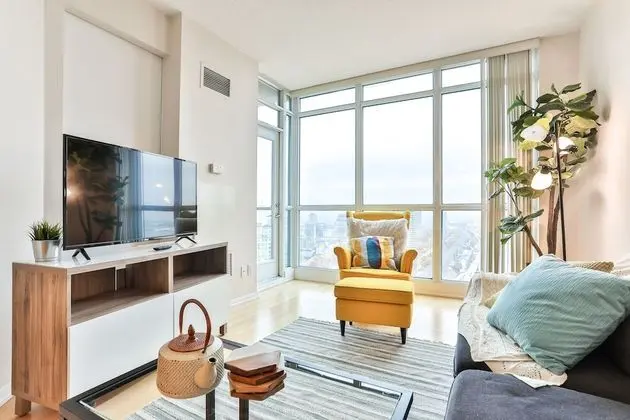 Vibrant Urban Condo 2Bed 2Bath