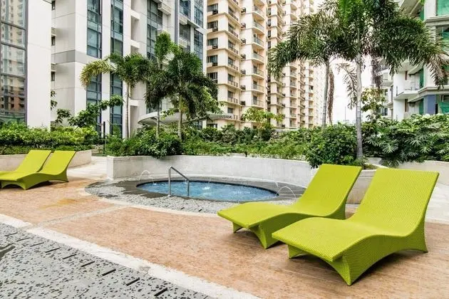 Viceroy 3 Mckinley Hill BGC - Havuz