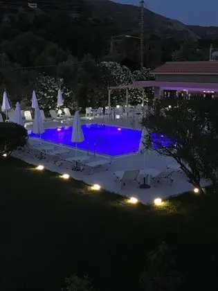 Vicky's Garden - Dış Mekan