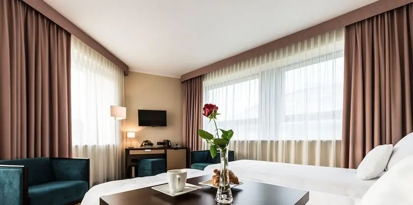 Hotel Victor Pruszków DeSilva