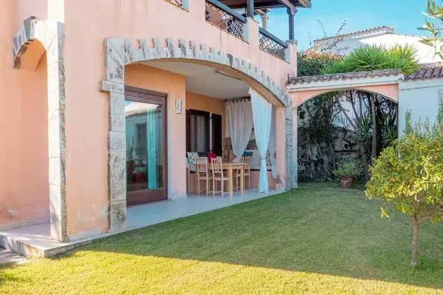 Villa Victoria 1.5 Km From The Beach