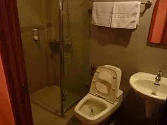 Victoria Court Gil Puyat