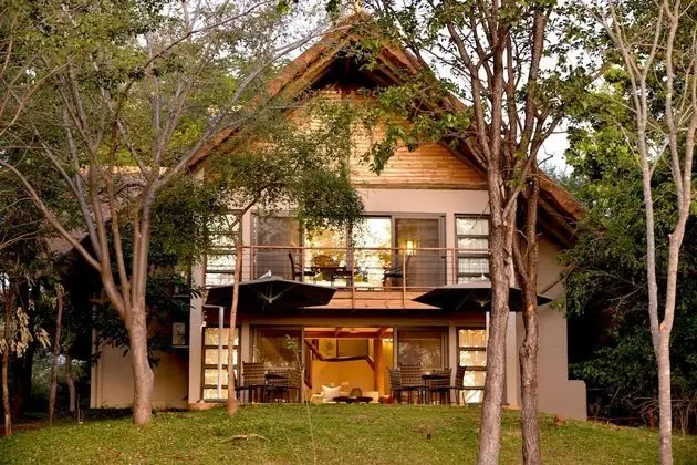 Victoria Falls Safari Suites