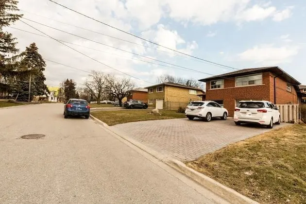 Victoria Village, Modern Two Bedroom With Parking