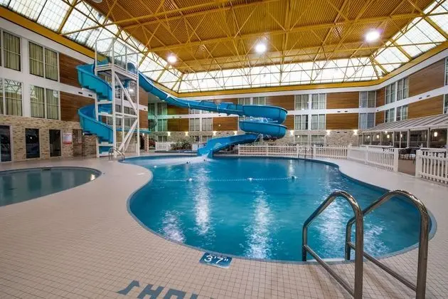 Victoria Inn Hotel and Convention Centre - Havuz