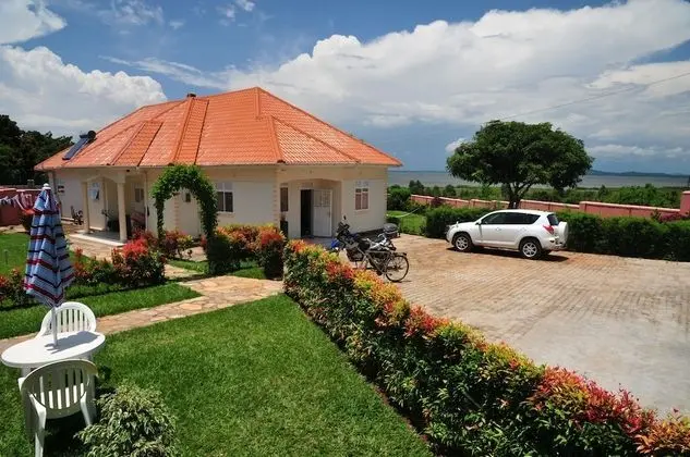 Victoria Lake View Guest House & Safaris