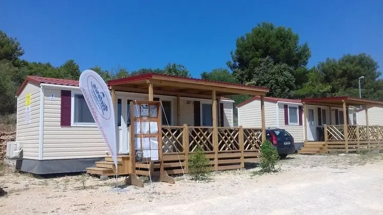 Victoria Mobilehome Jezera Village