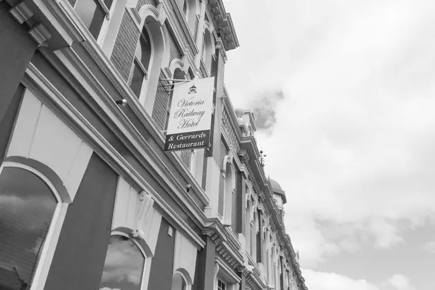 Victoria Railway Hotel Gerrards Restaurant - Dış Mekan