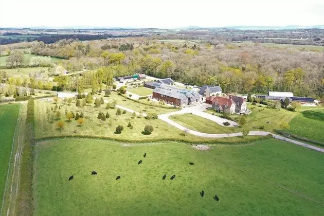 The Victorian Barn self catering holidays with pool & hot tubs