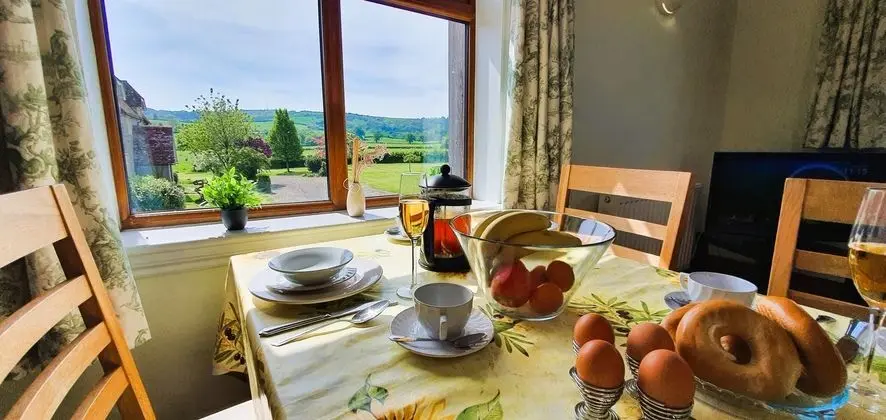 The Victorian Barn self catering holidays with pool & hot tubs - Yerinde Yemek