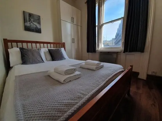 Victorian House 2 Bed 2 Bath Next to Barbican Tube