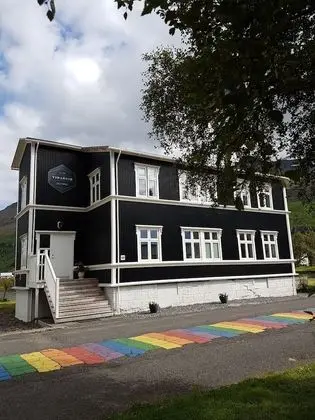 Við Lónið guesthouse