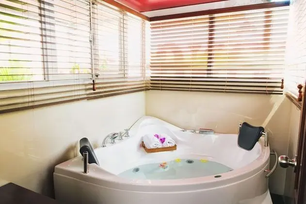 Vien Dong Hotel Phu My Hung - Havuz