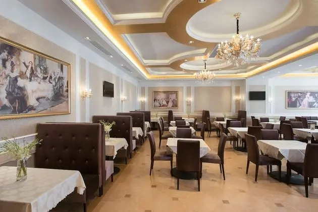 Vienna International Hotel - Yerinde Yemek