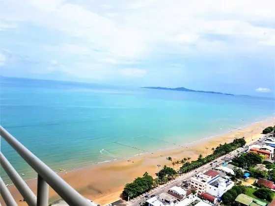 View Talay 8 Large Studio Apartment With sea View Pattaya