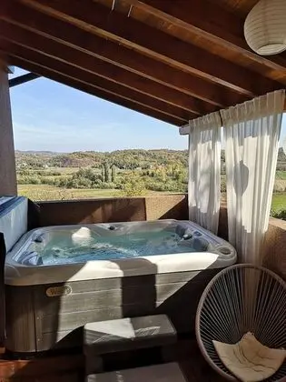 Viksa with Hot Tub - Dış Mekan