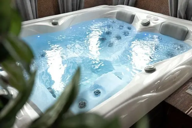 Viksa with Hot Tub - Havuz