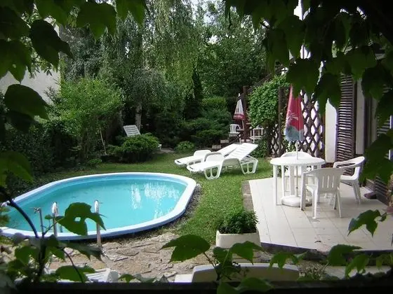 Hotel Viktória Vendégház - Havuz