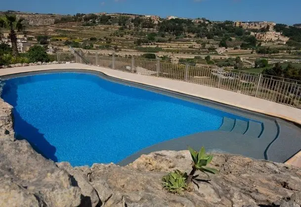 Villeleynah Amazing Gozitan Villa + Pool - Havuz