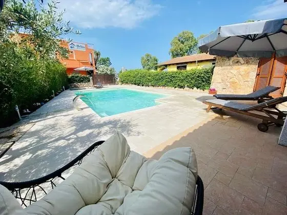 Villetta Todde con Piscina - Öne Çıkan Resim